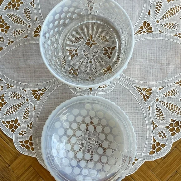 Vintage Hobnail dresser box milky glass - Picture 5 of 9